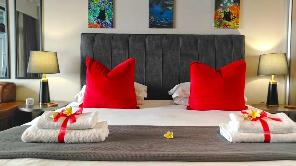 Menlyn Maine Residences - Superior king - Paris apartment — 3