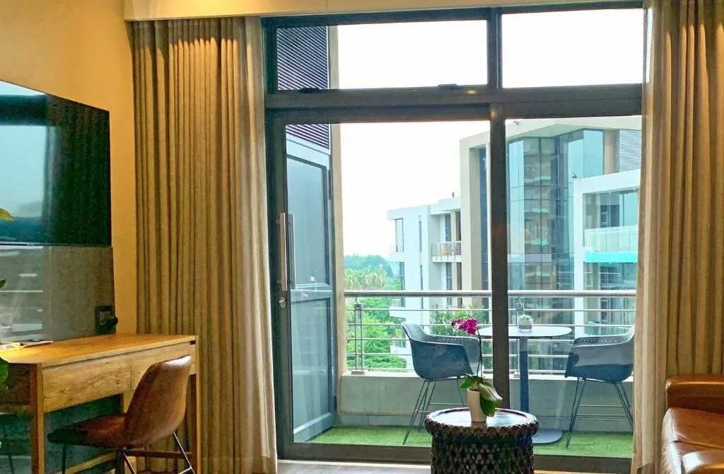Menlyn Maine Residences - Superior king - Paris apartment — 4