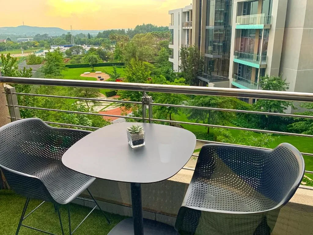 Menlyn Maine Residences - Superior king - Paris apartment — 5