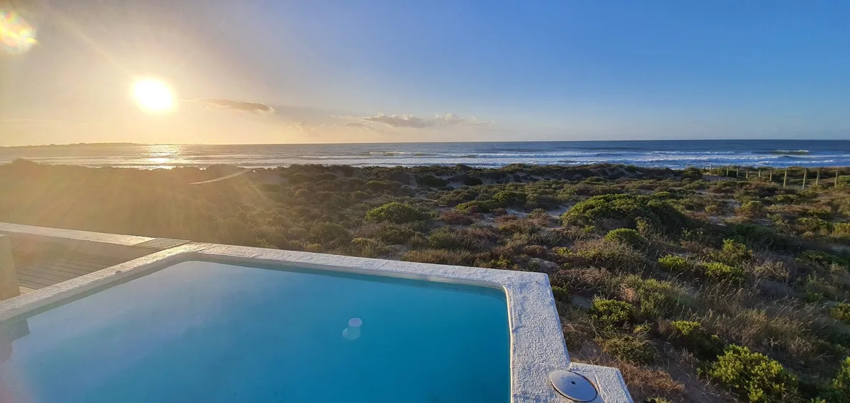 the beach house, britannia bay — 2