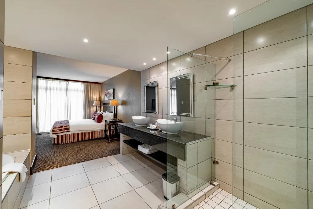 African Sky Hotels - Pine Lake Inn — 3