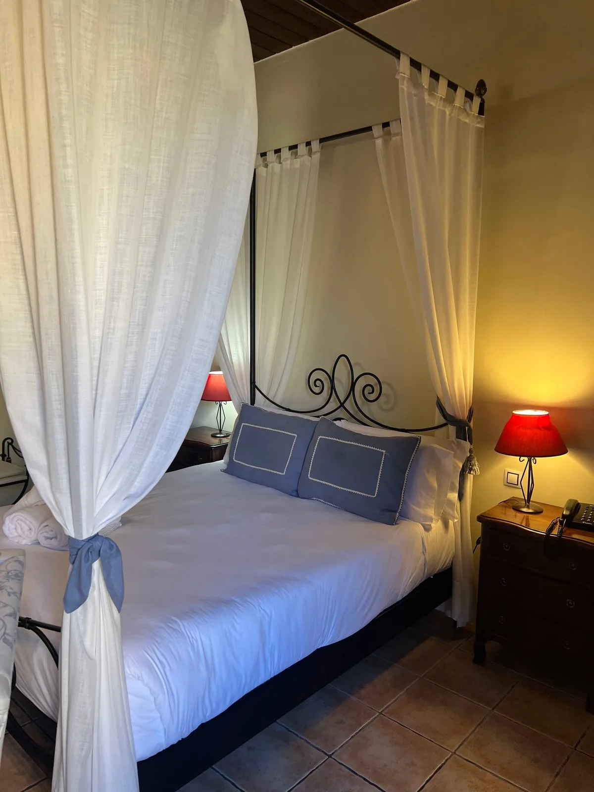 Hotel De La Villa — 4