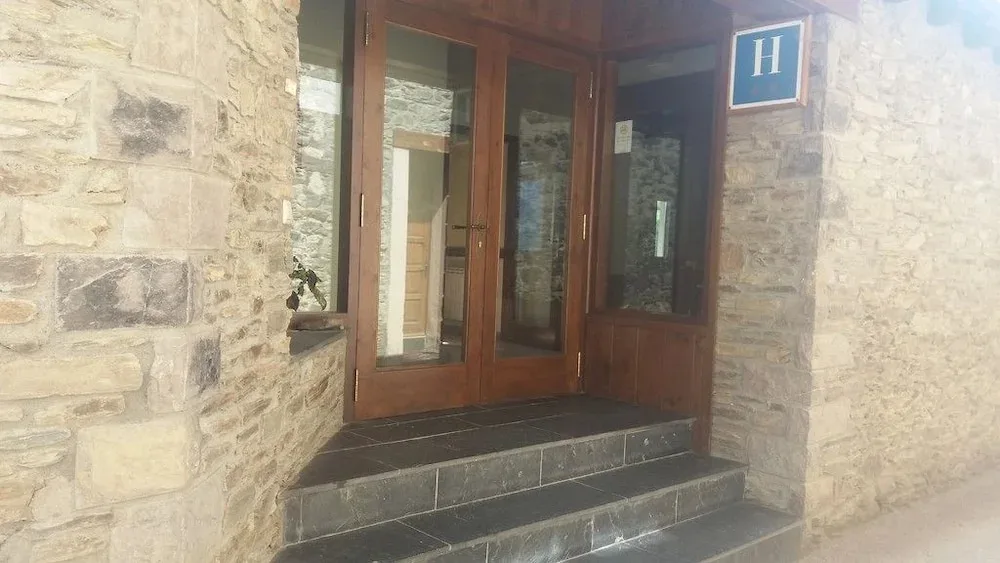 HOTEL CAL MARTRI — 4