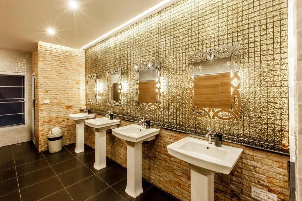 Gallery Lake View Hotel — 2