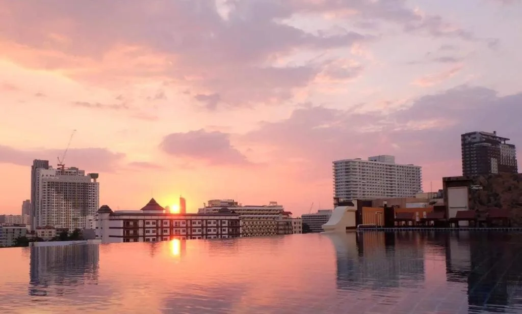 Dhotel Pattaya — 1