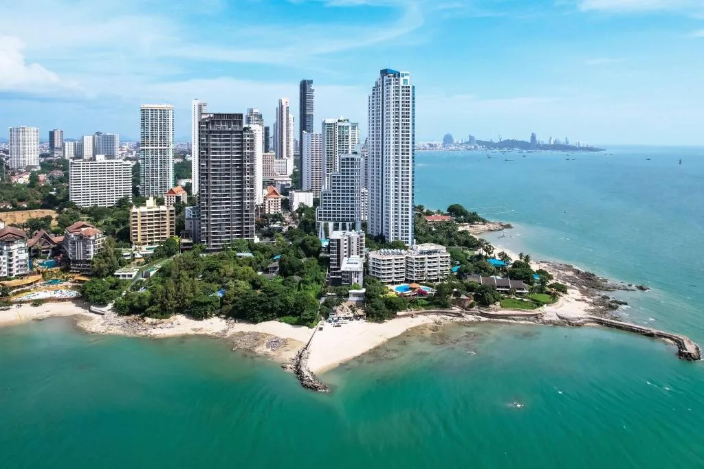 Golden Tulip Pattaya Beachfront Resort — 1