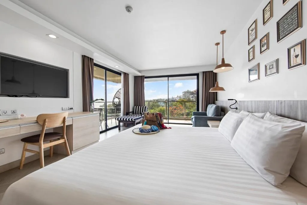 Golden Tulip Pattaya Beachfront Resort — 3