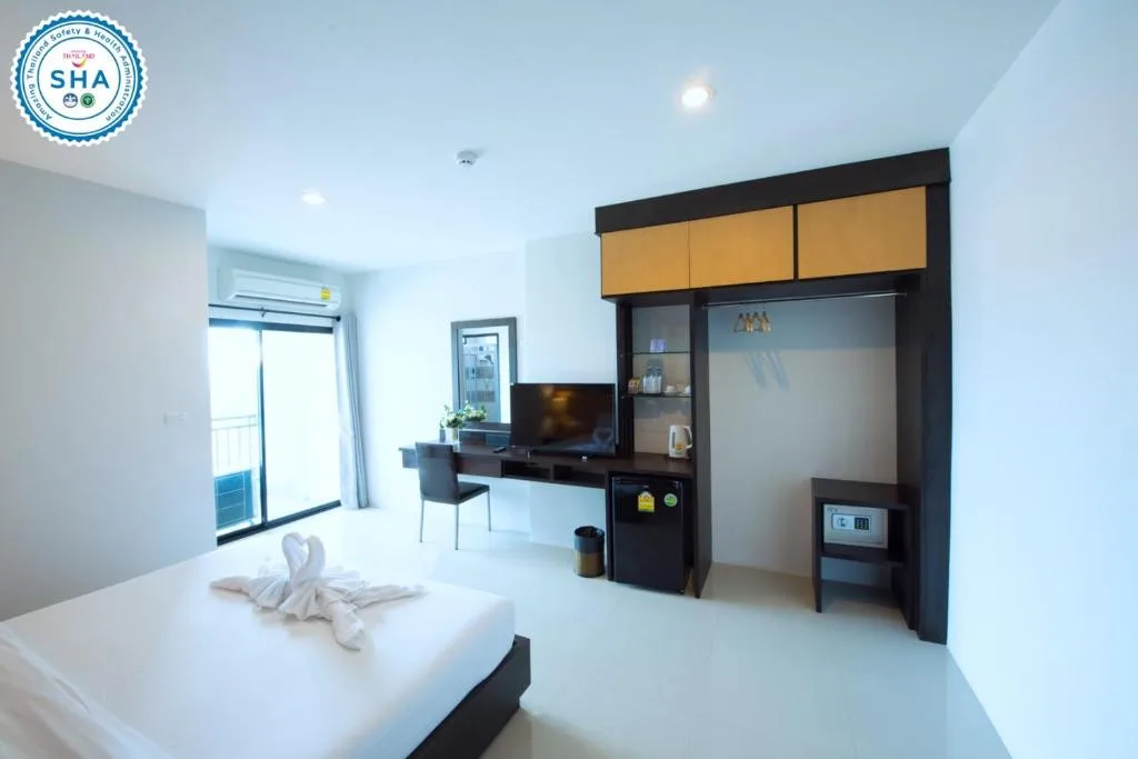Lee Hotel — 2
