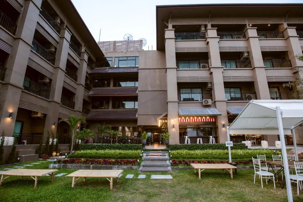 Brown House Hotel — 5