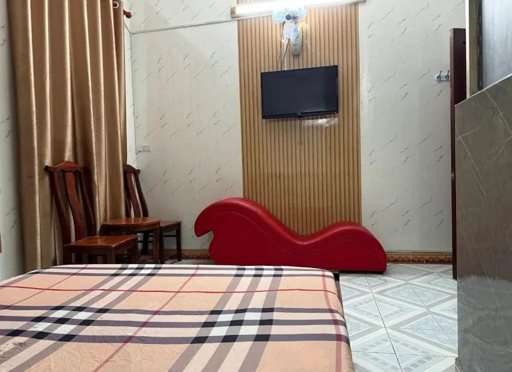 Happy Motel