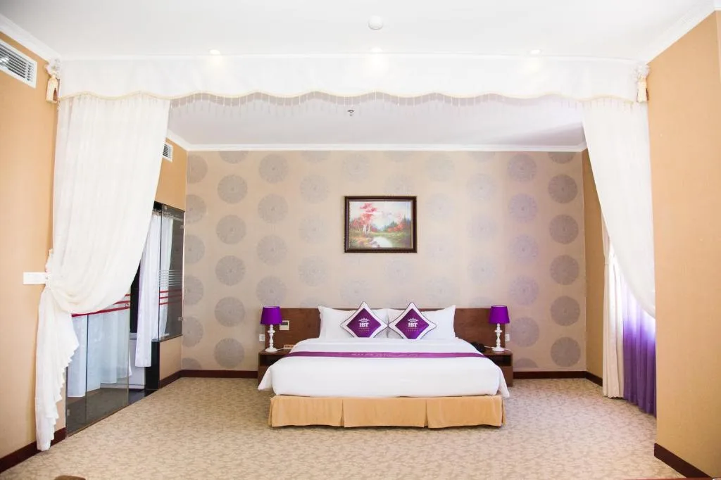 Hai Ba Trung Hotel & Spa — 2