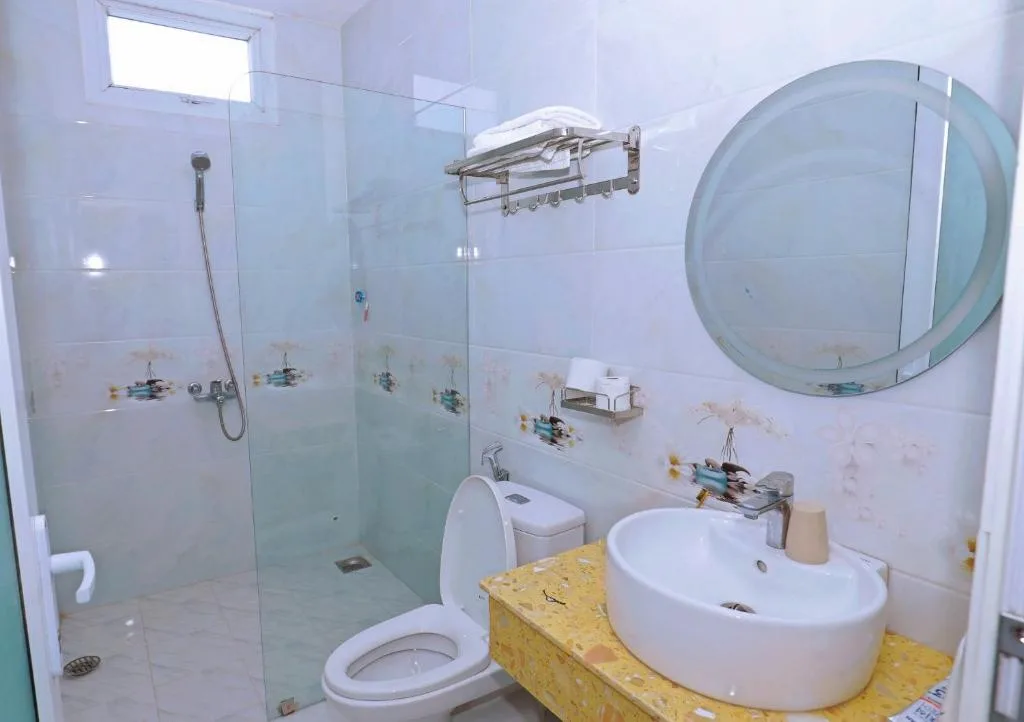 Hung Vuong Hotel — 3