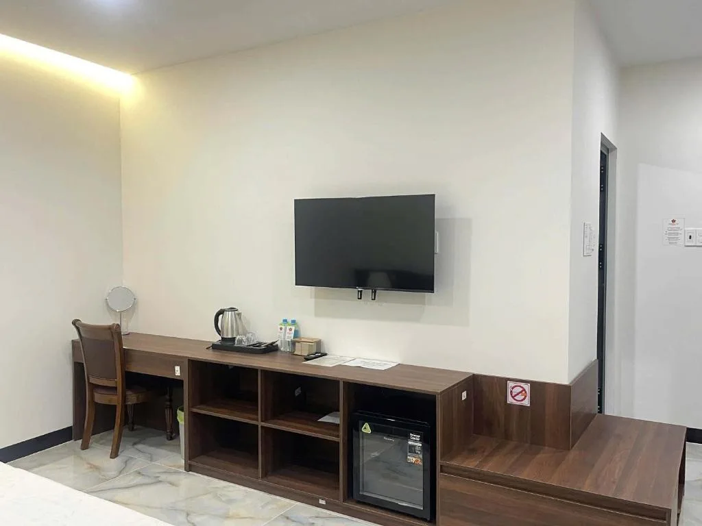 Khách Sạn Phượng Vĩ — 4