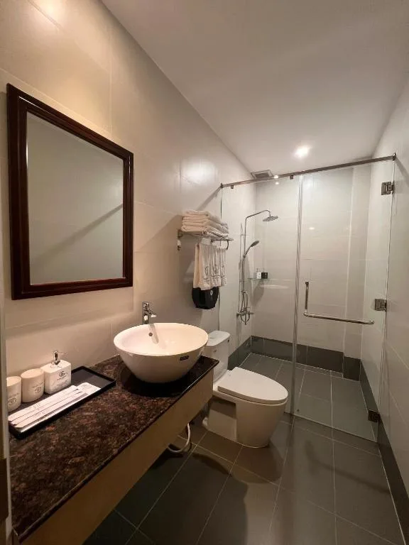 Glory Hotel — 2