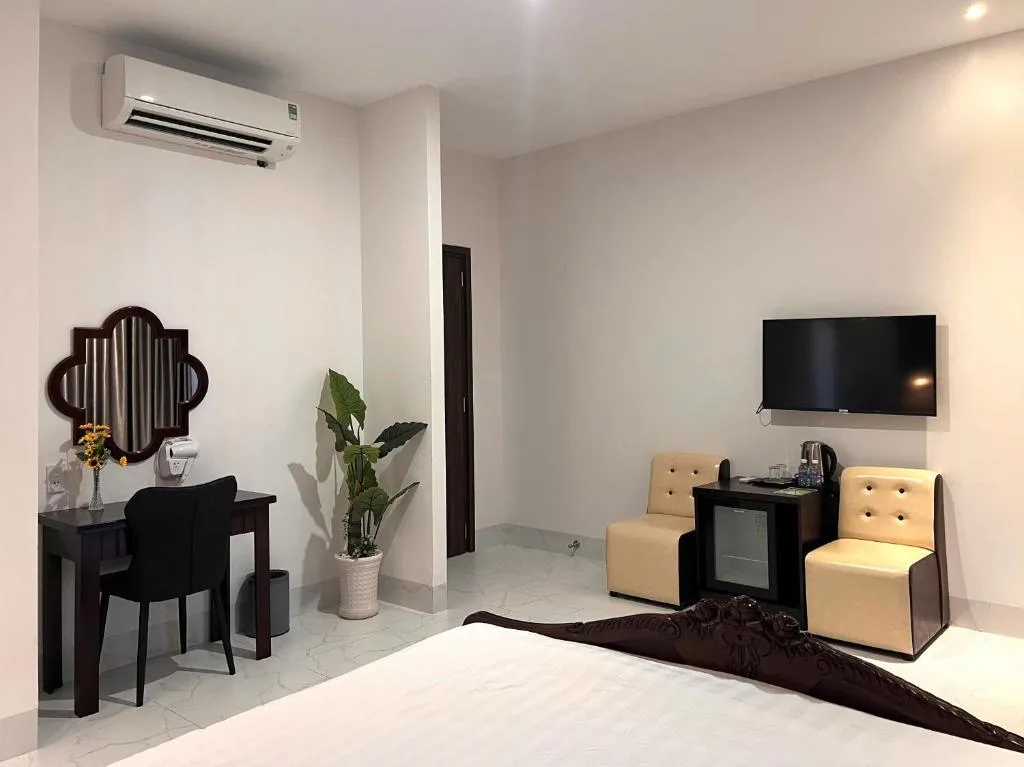 Glory Hotel — 4