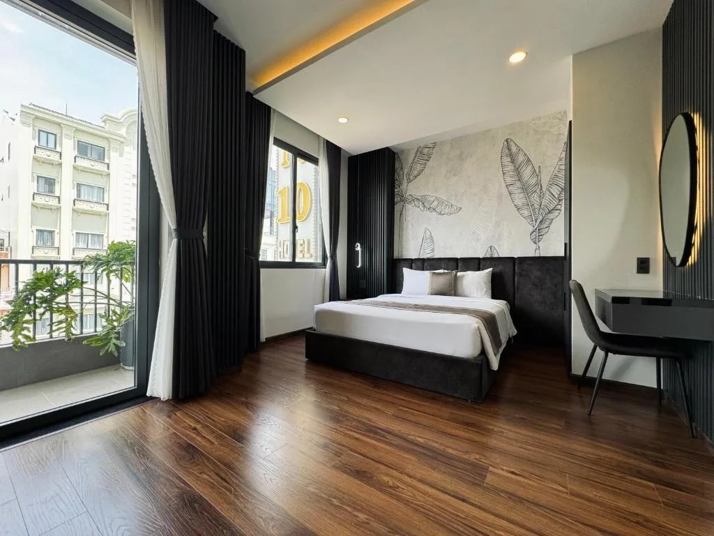 LION 10 HOTEL — 2