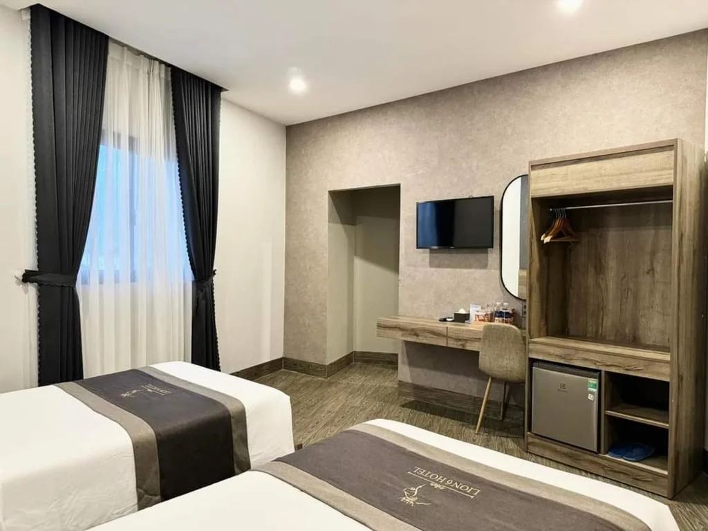 LION 6 HOTEL — 2