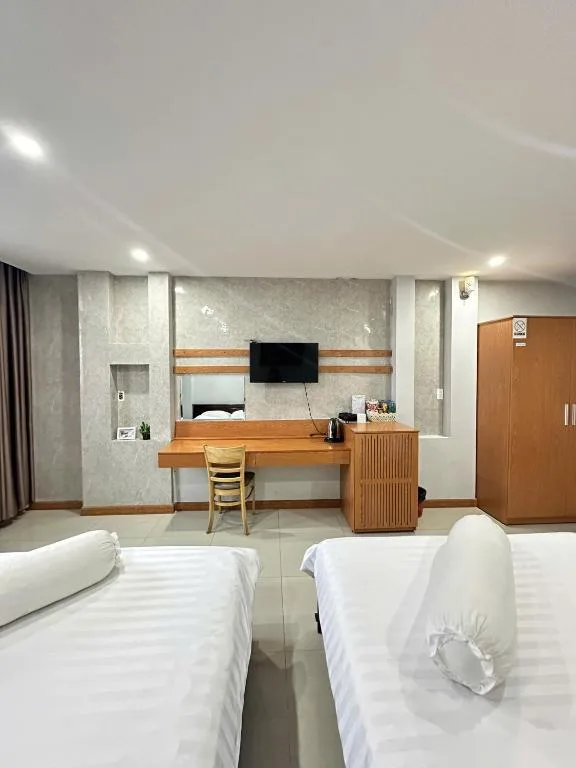 Rich Hotel — 2
