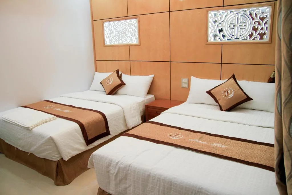 Jeanne Hotel — 2