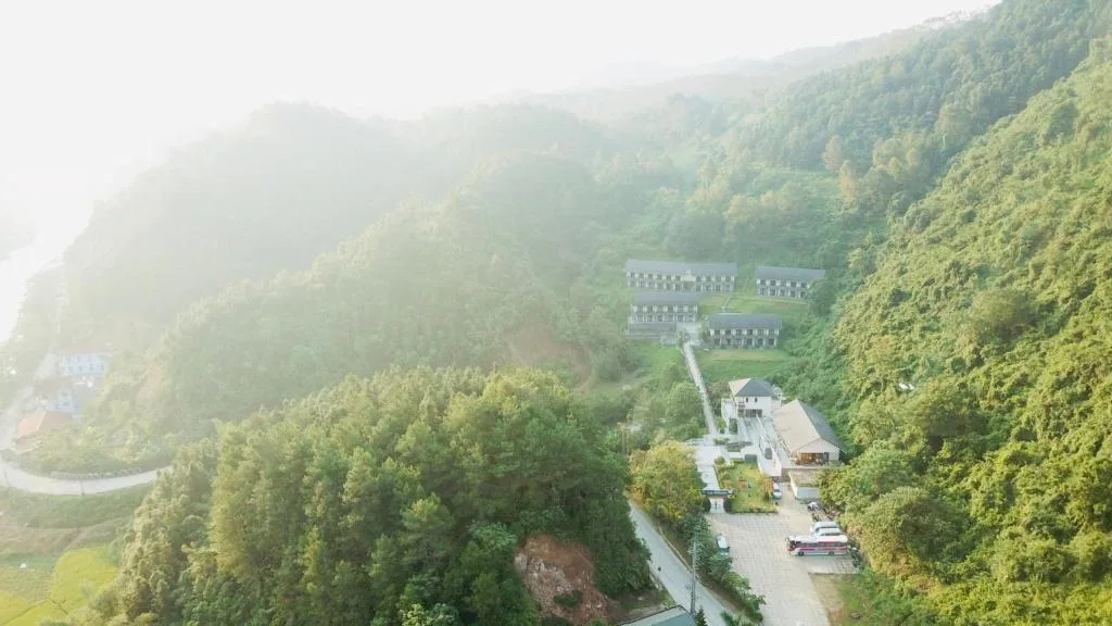 Sài Gòn - Bản Giốc Resort