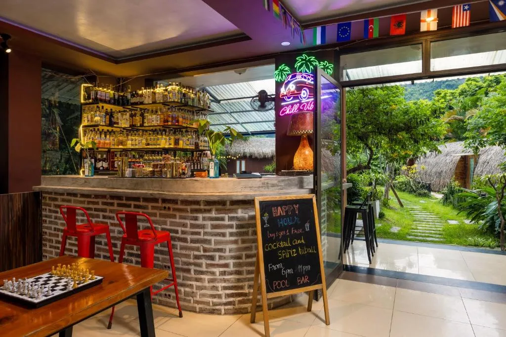 Catba Backpackers - Sea Vibe Pool Bar & Bungalow — 5