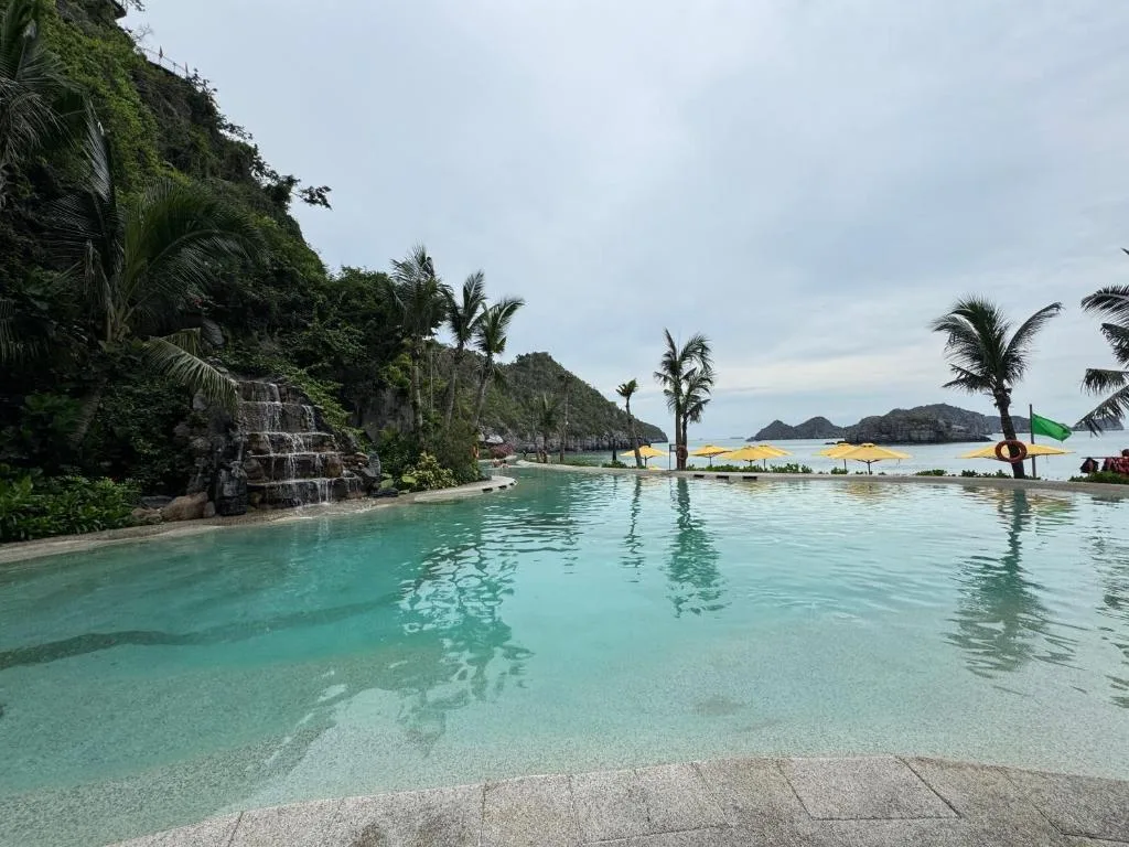 SeaView Apartment with Super-King-bed and Bathtube in Flamingo CatBa Beach Resort — 3