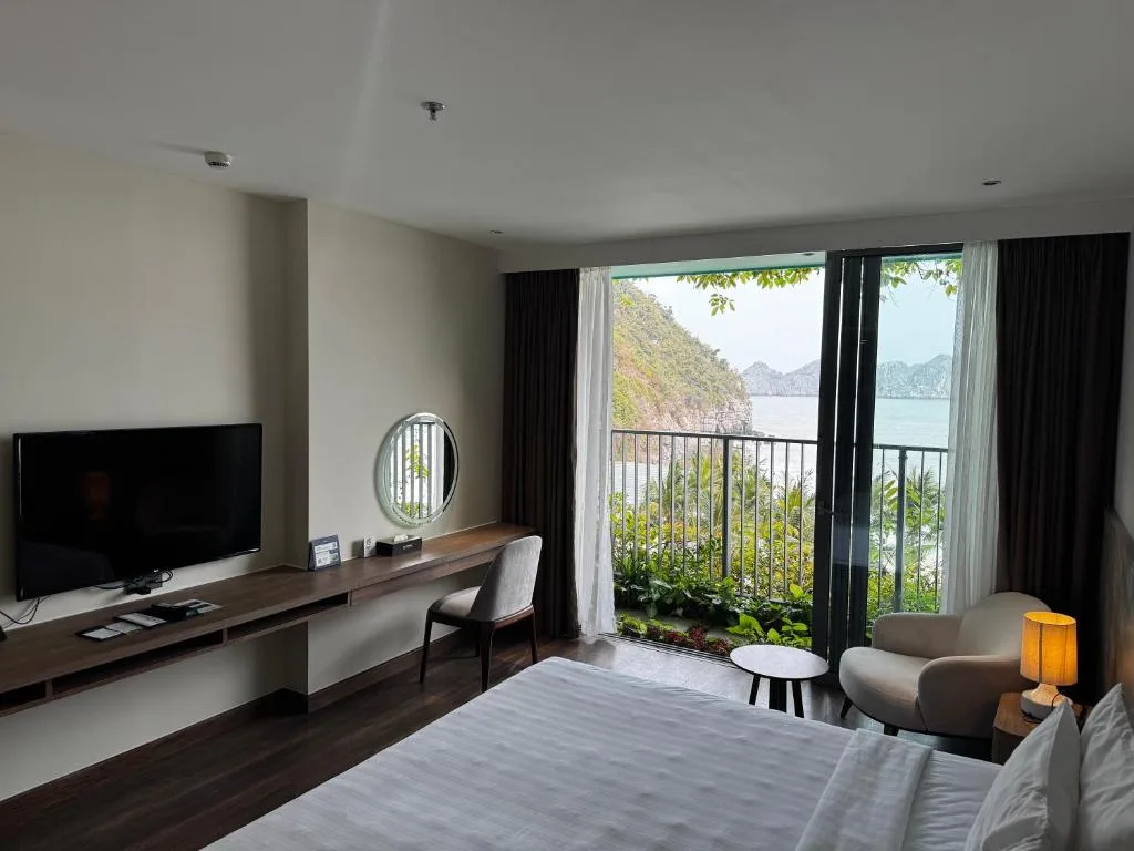 SeaView Apartment with Super-King-bed and Bathtube in Flamingo CatBa Beach Resort — 5