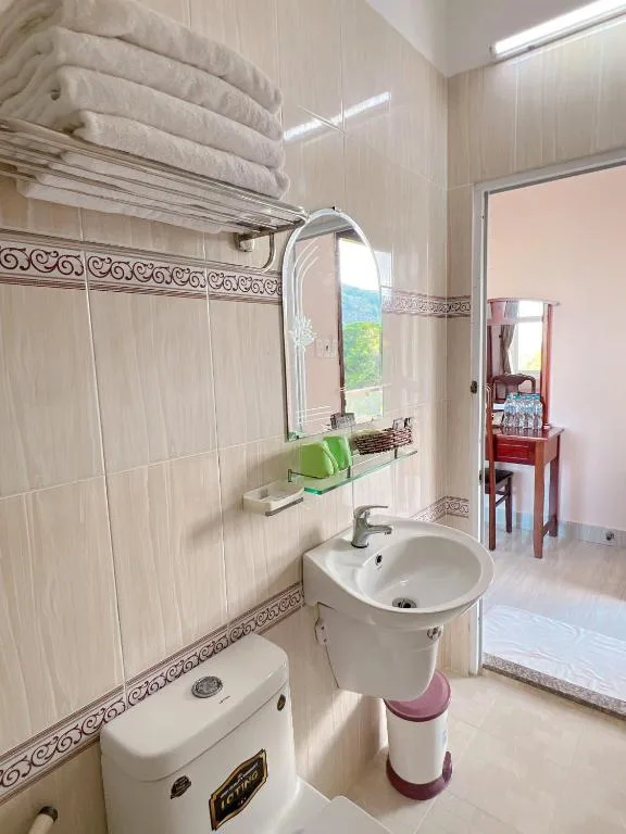 Trung Hậu Hotel — 3