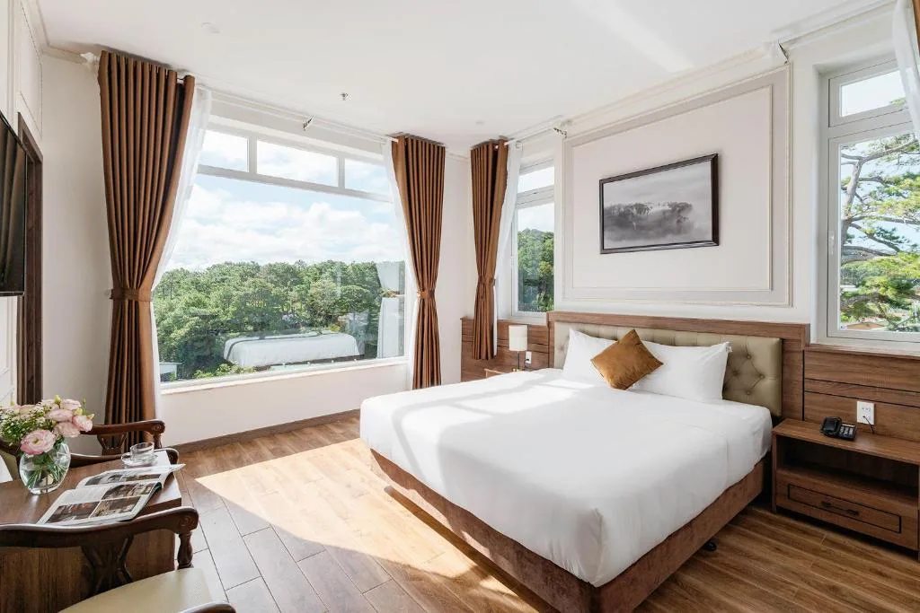 PINE VIEW Hotel Dalat