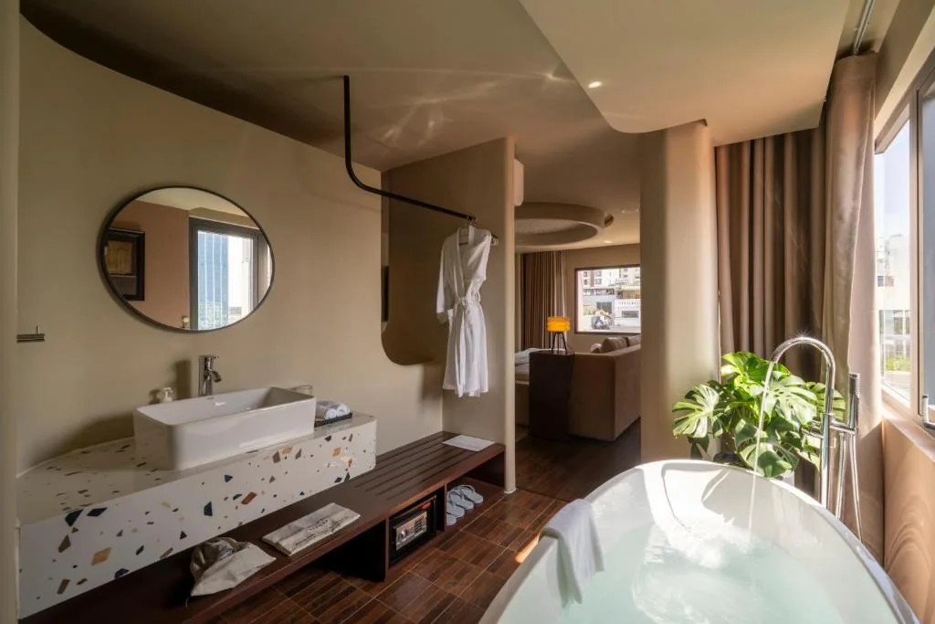 AVA Senses Hotel Hồ Nghinh - Mỹ Khê Beach by AVA LAND — 2
