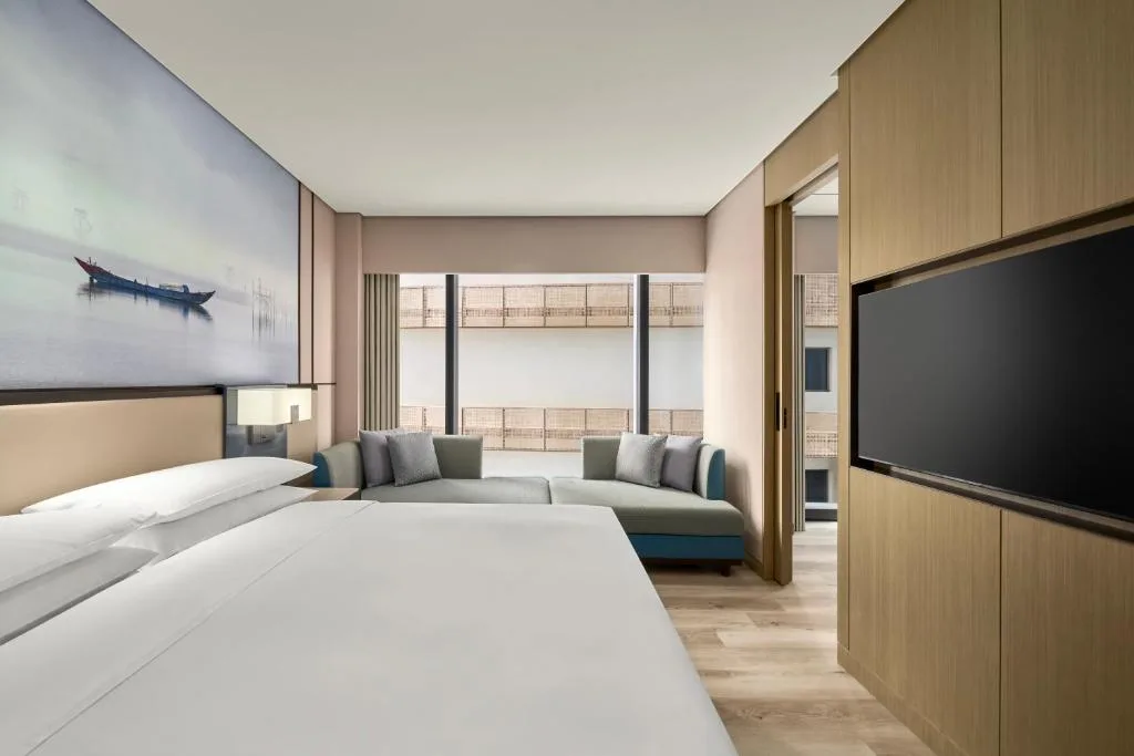 Courtyard by Marriott Danang Han River — 5