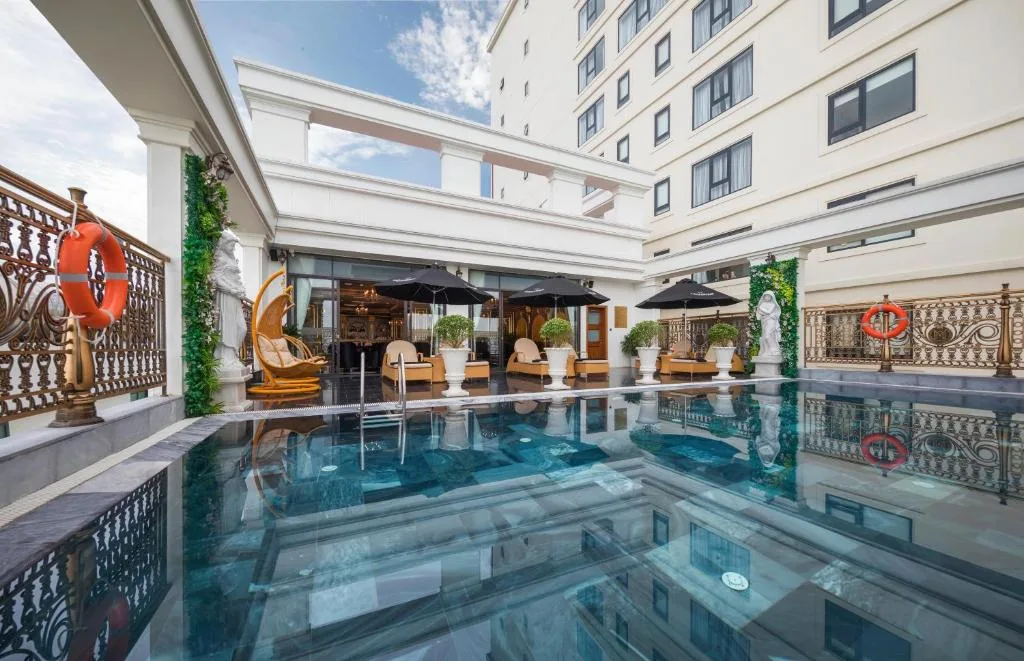 Monarque Hotel Danang — 4