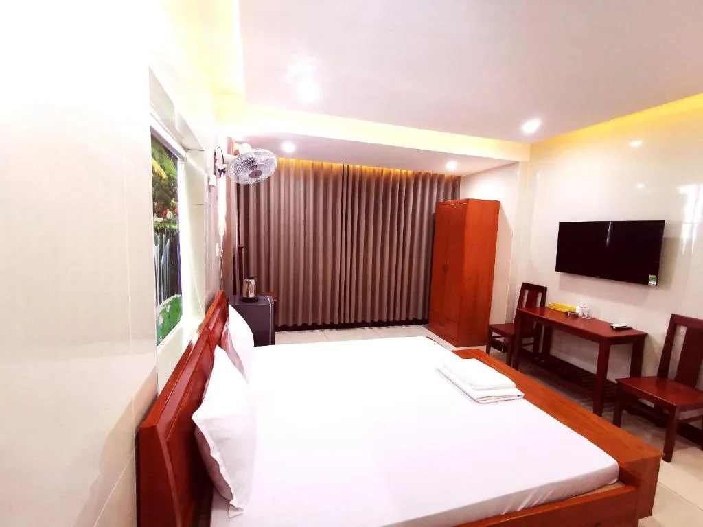 KHÁCH SẠN CÚC PHƯƠNG — 4
