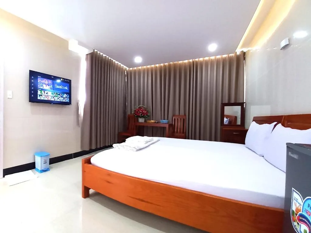 KHÁCH SẠN CÚC PHƯƠNG — 5