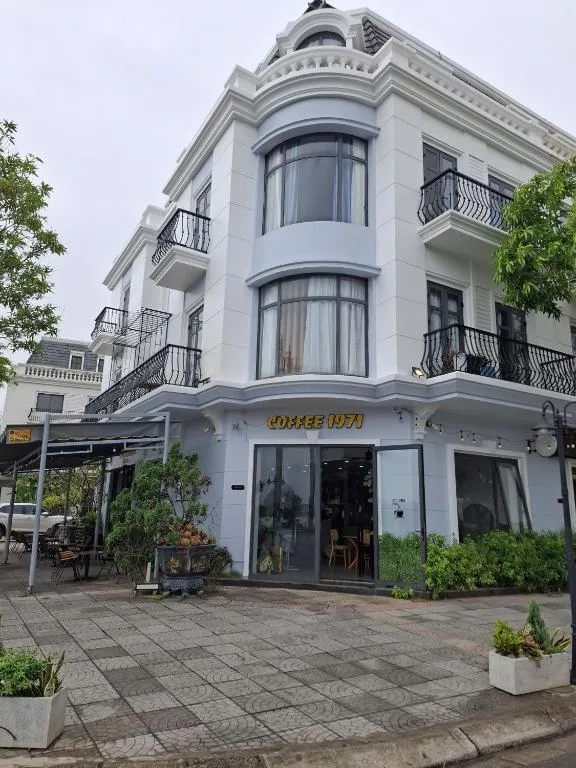 1971 Hotel
