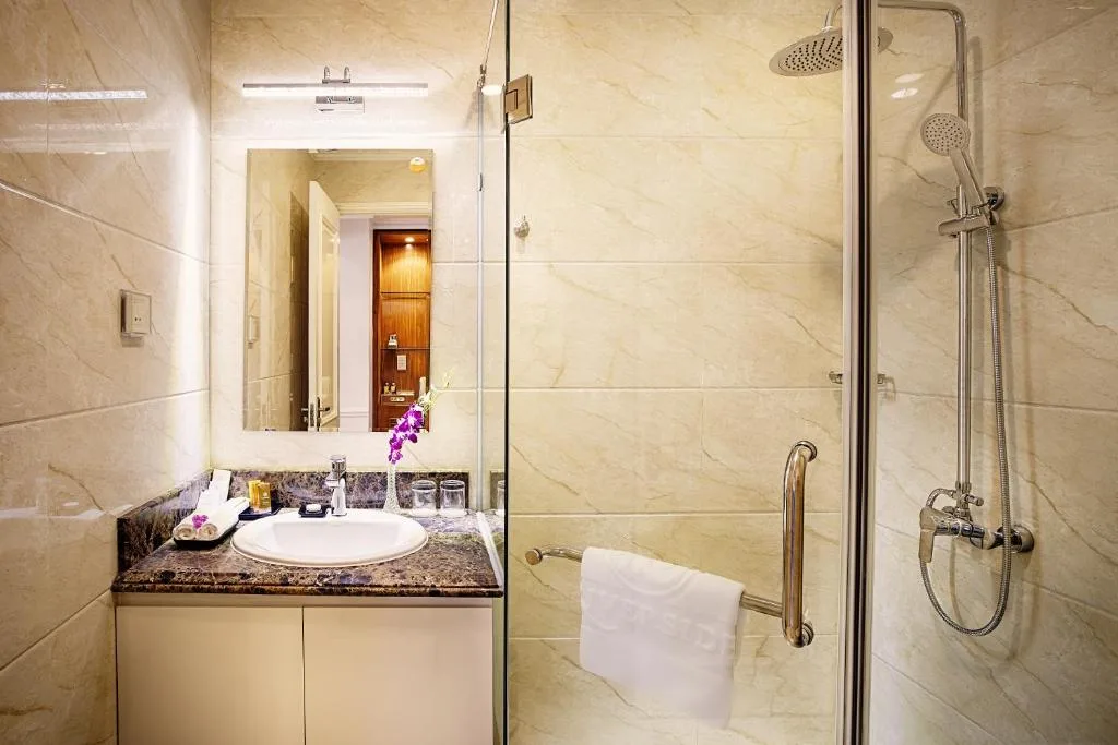 Riverside Hotel Quang Binh — 3