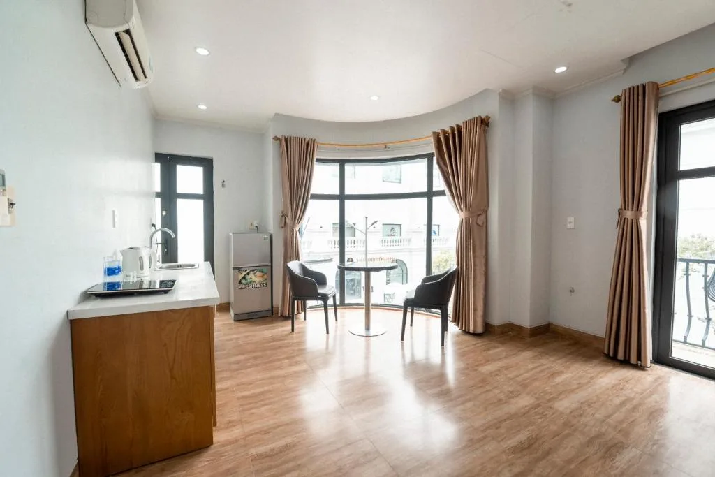 Riverside Row Apartment — 4