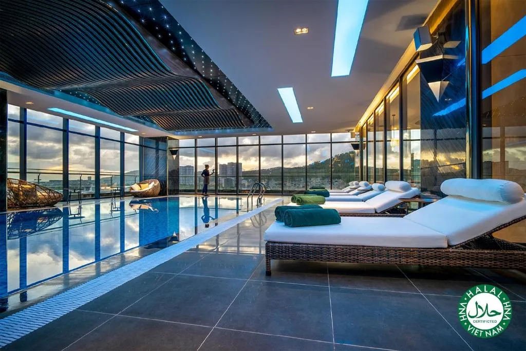 DeLaSea Ha Long Hotel - Modern Bayview Escape
