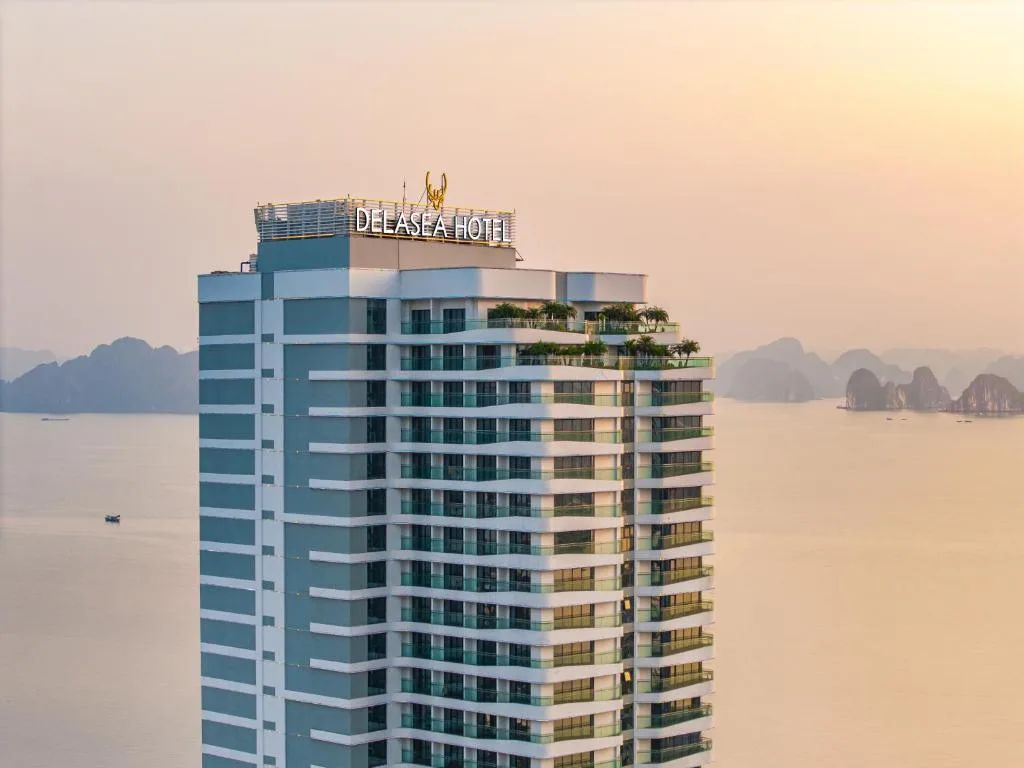 DeLaSea Ha Long Hotel - Modern Bayview Escape — 2