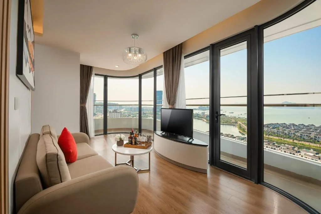 DeLaSea Ha Long Hotel - Modern Bayview Escape — 4