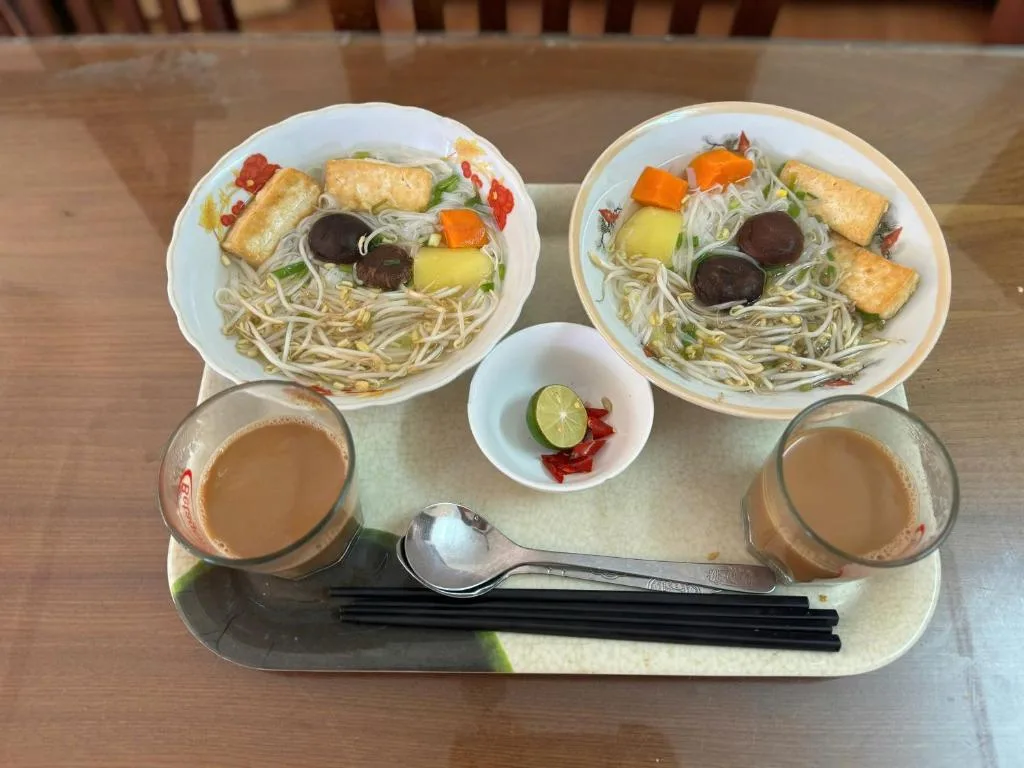 Kim's Family Hotel — 4