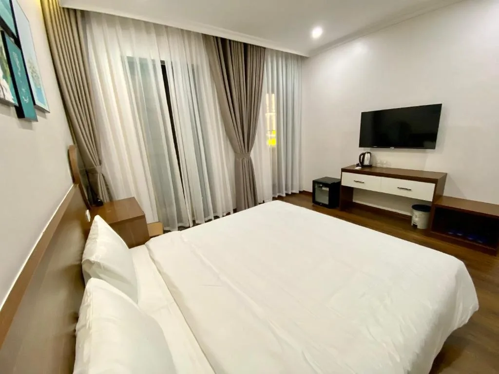 MOONLIGHT HOTEL — 5