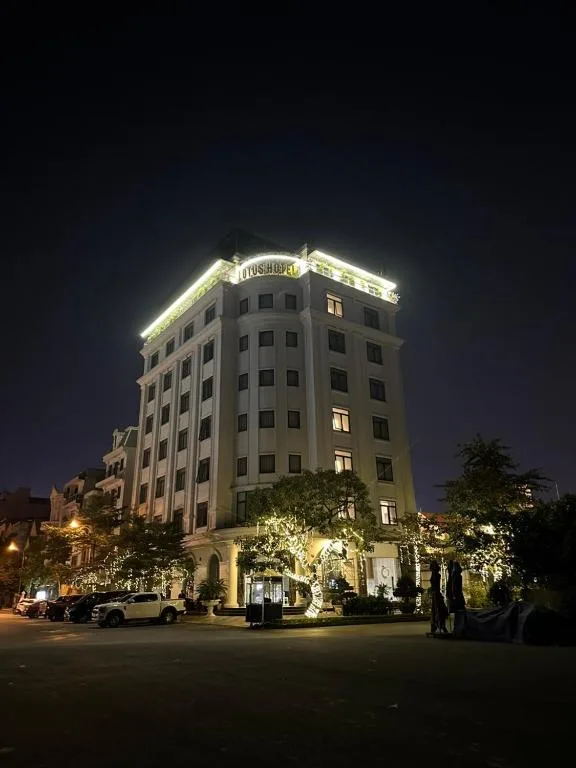 Lotus Hotel & Apartment