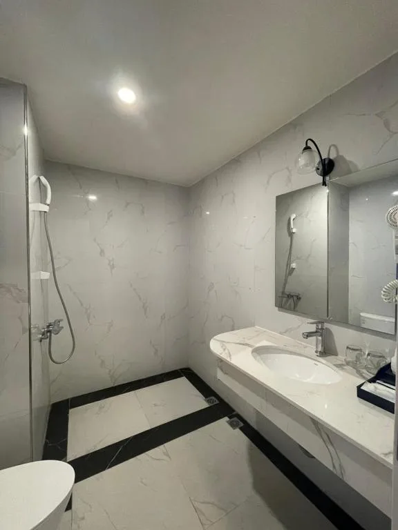 Lotus Hotel & Apartment — 3