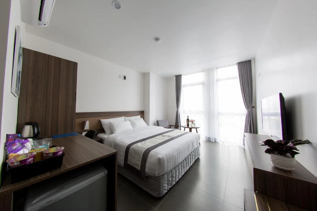 Punt Hotel — 2