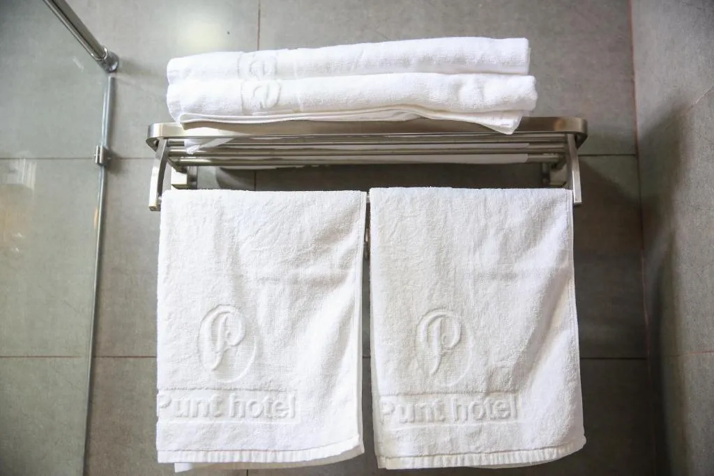 Punt Hotel — 3