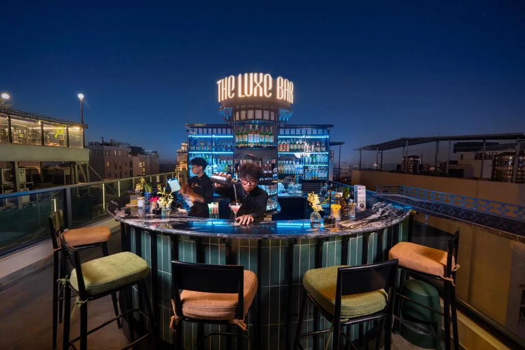 Le Premier Hotel & Rooftop Bar — 2