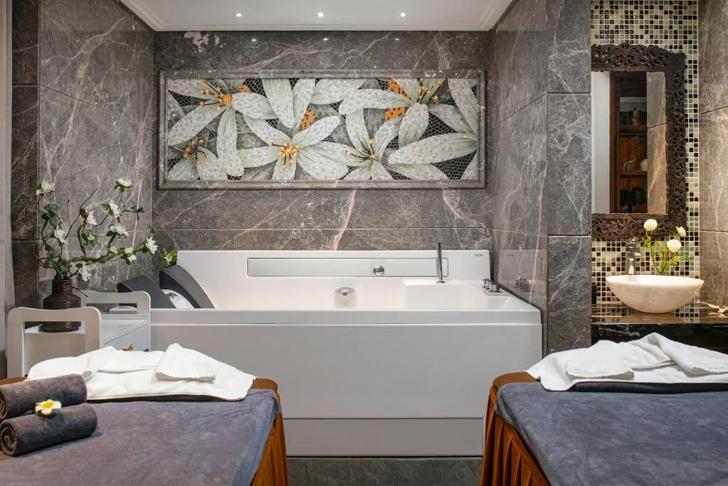 Lucien Hanoi Lakeside Hotel & Rooftop — 2