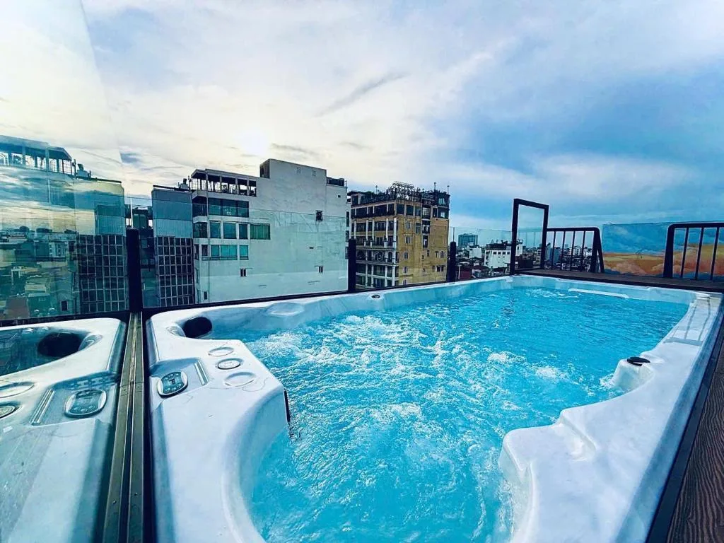 Lucien Hanoi Lakeside Hotel & Rooftop — 3