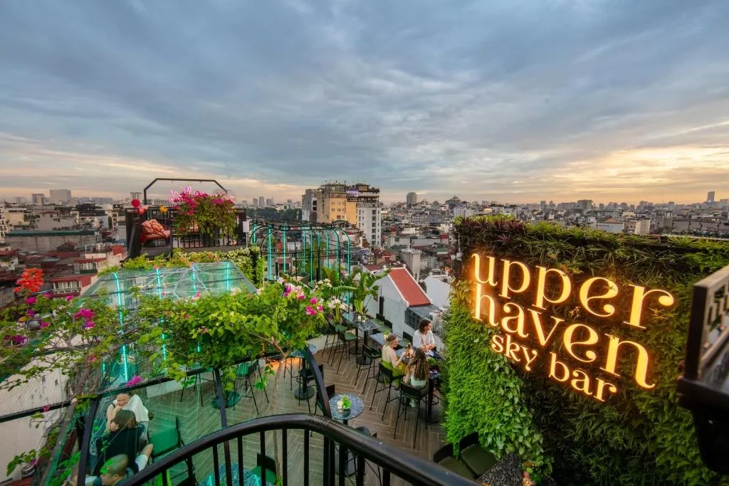 MAY DE VILLE Crown Hotel — 5